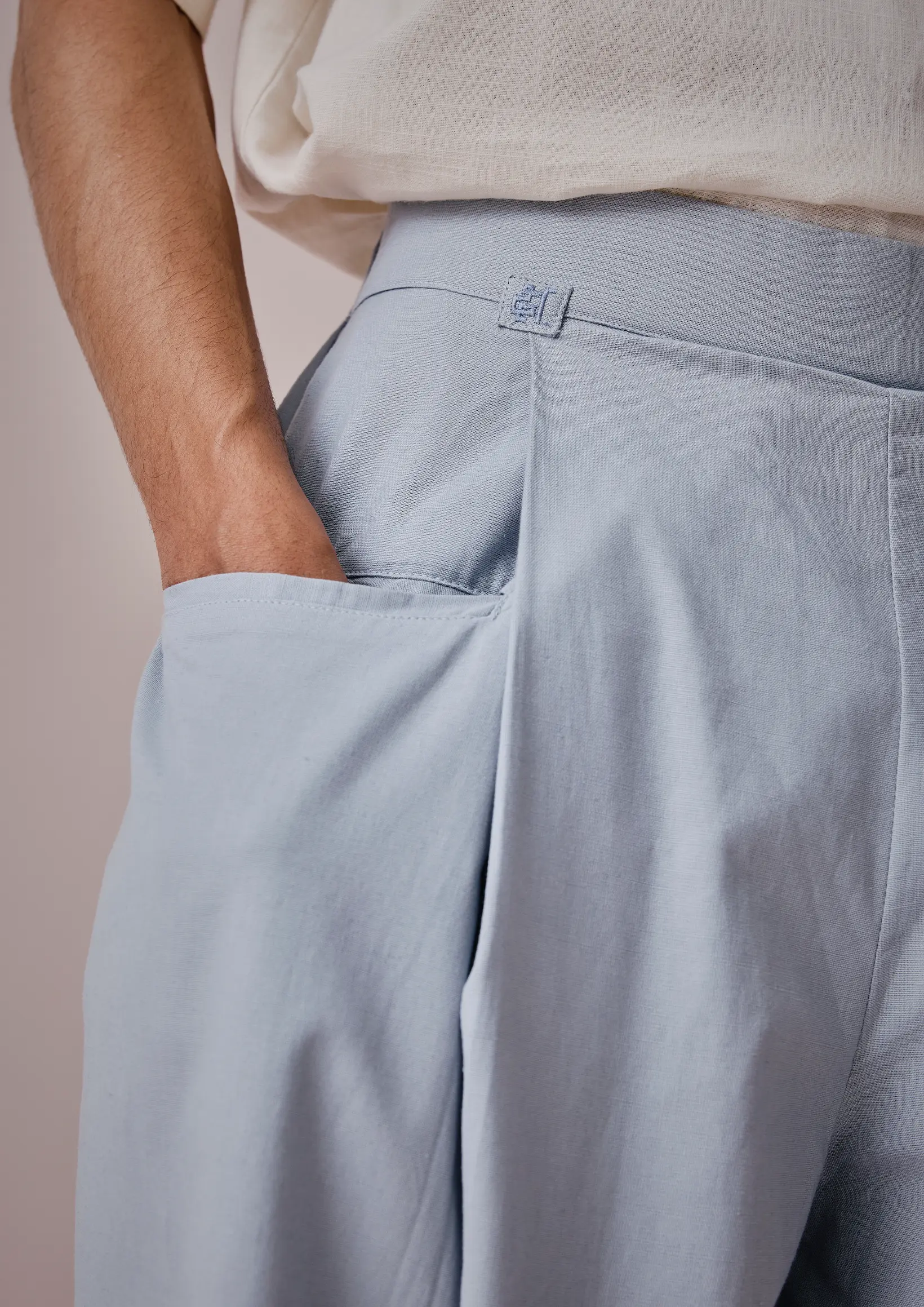 Op̈en-Boxcut Pants